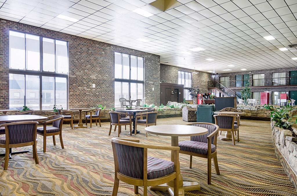 Econo Lodge Mcpherson Екстер'єр фото
