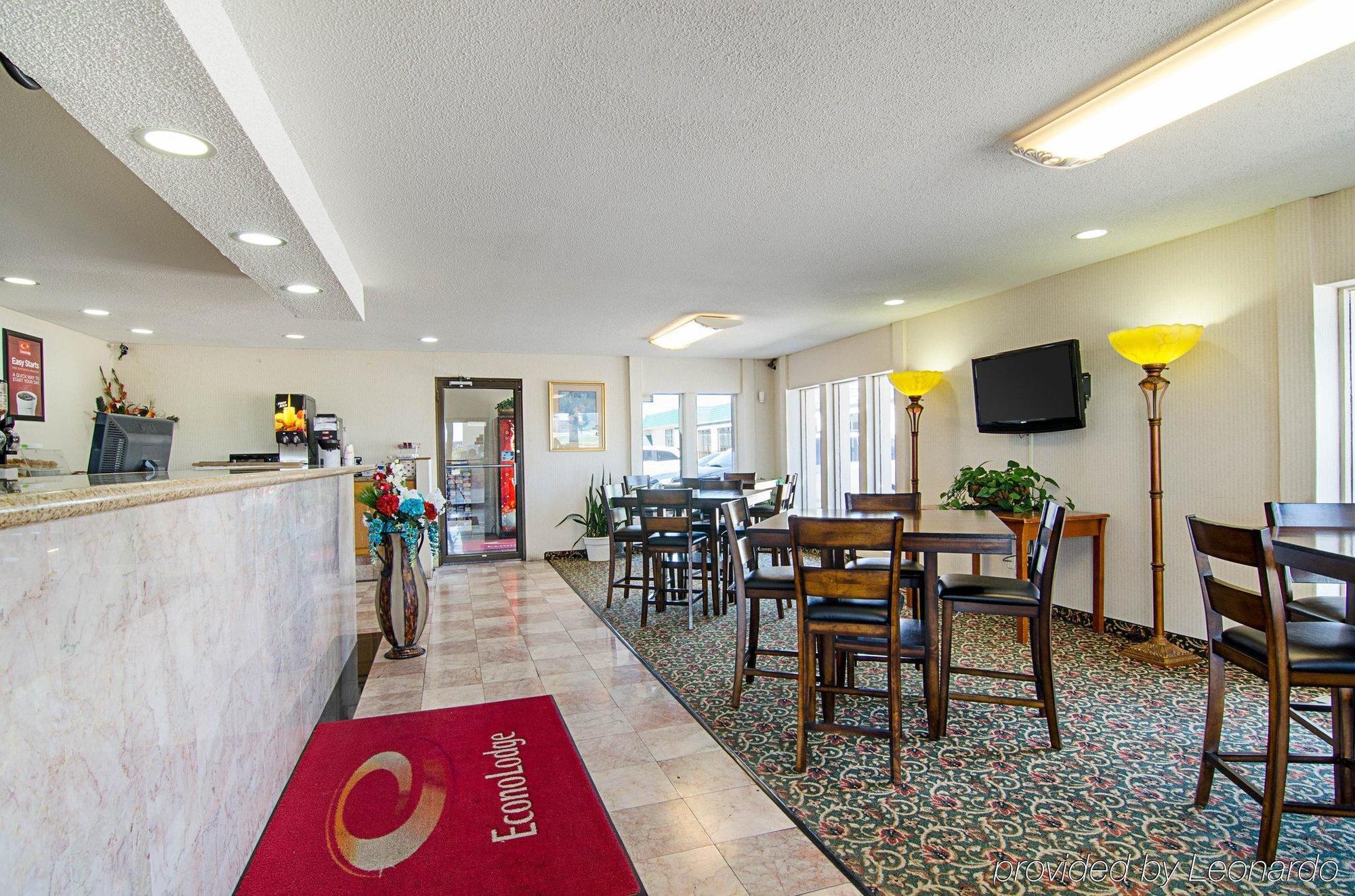 Econo Lodge Mcpherson Екстер'єр фото
