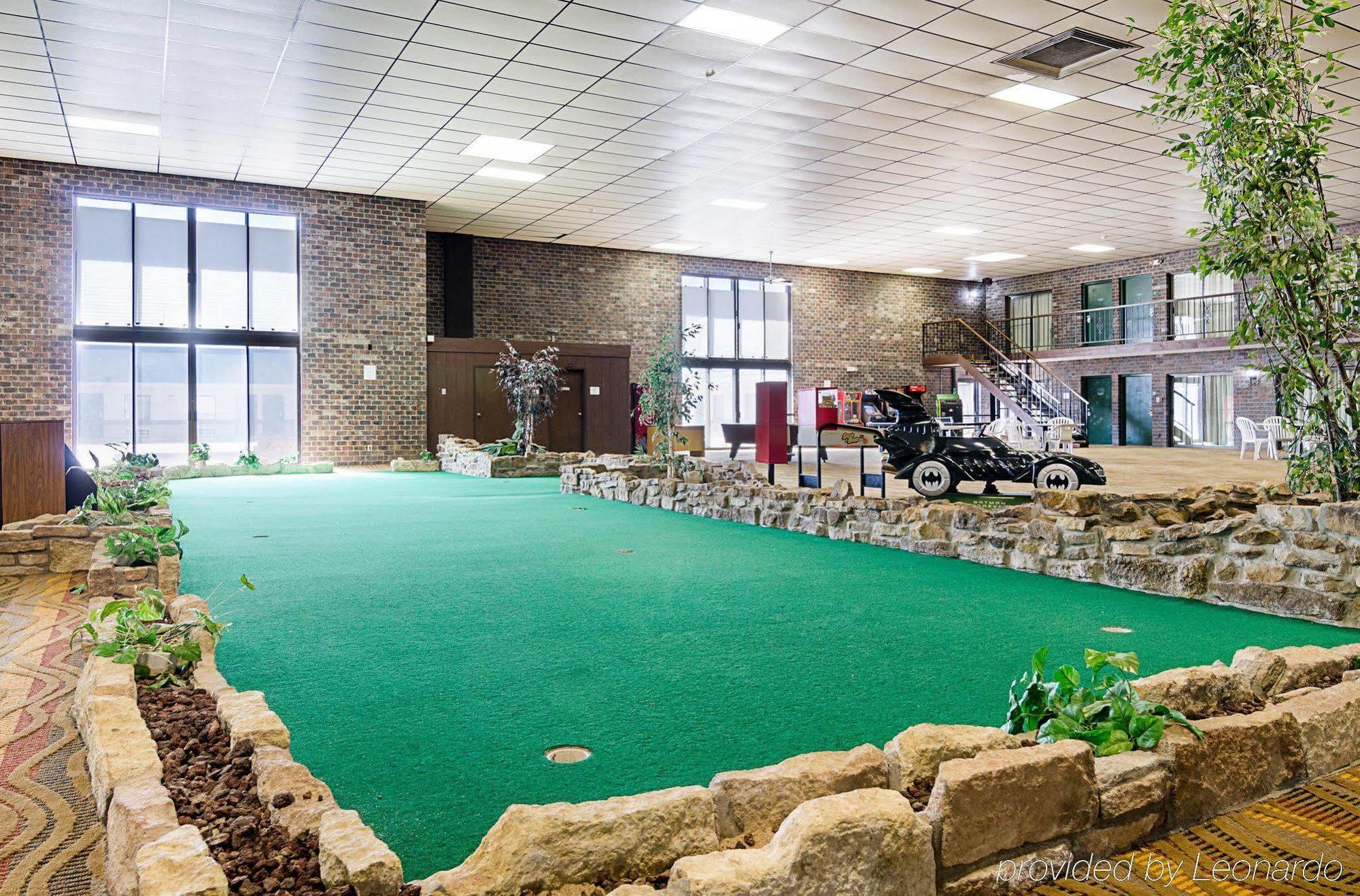 Econo Lodge Mcpherson Екстер'єр фото
